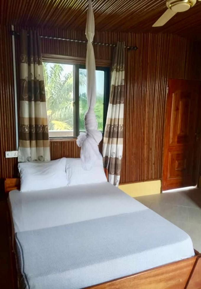 Serenity Haven Lodge Busua Exterior foto